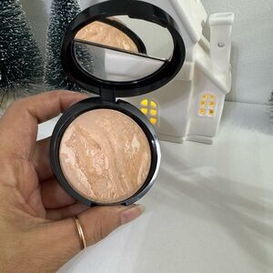 Laura Geller BAKED BALANCE N GLOW ILLUMINATING FOUNDATION COLOR FAIR